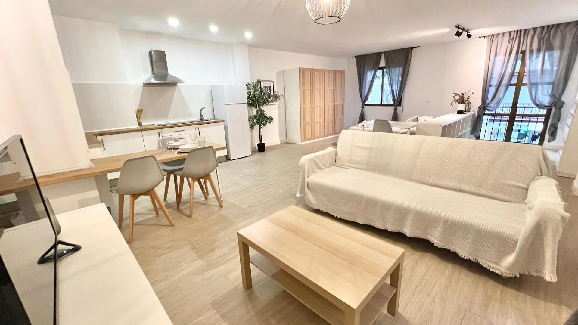 San Isidro City Center And Beach Studio Apartments Fuengirola Spain