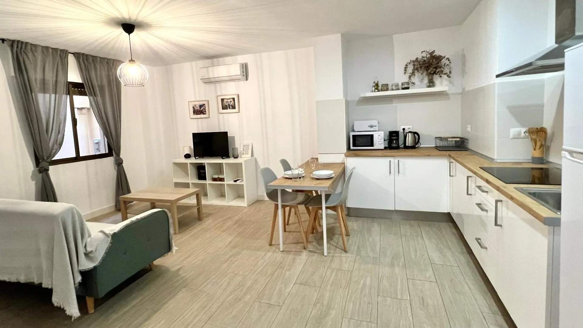 San Isidro City Center And Beach Studio Apartments Fuengirola